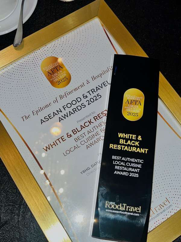 ASEAN Food and Travel Award trophy