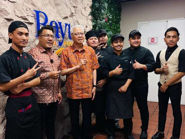 Bayu Seafood team